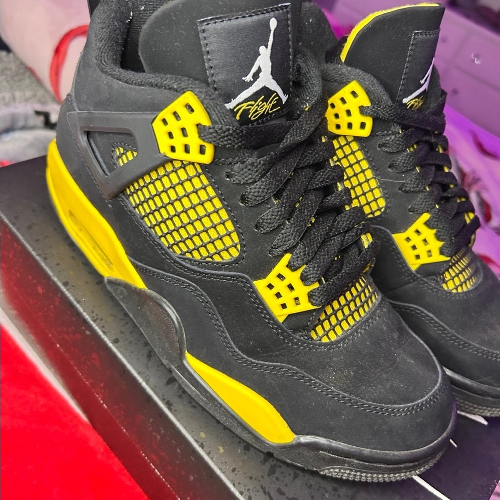 Jordan 4 Thunders - Picture 3 of 10